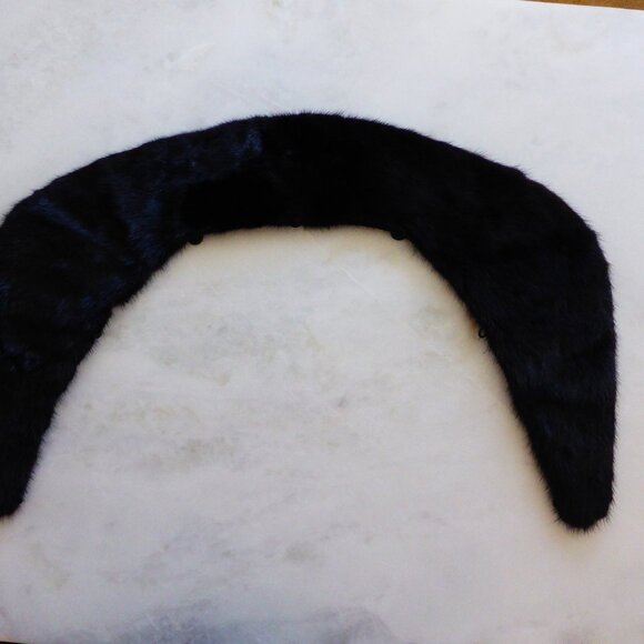 Black Fur Stole Collar - Beautiful, no flaws - Picture 2 of 5